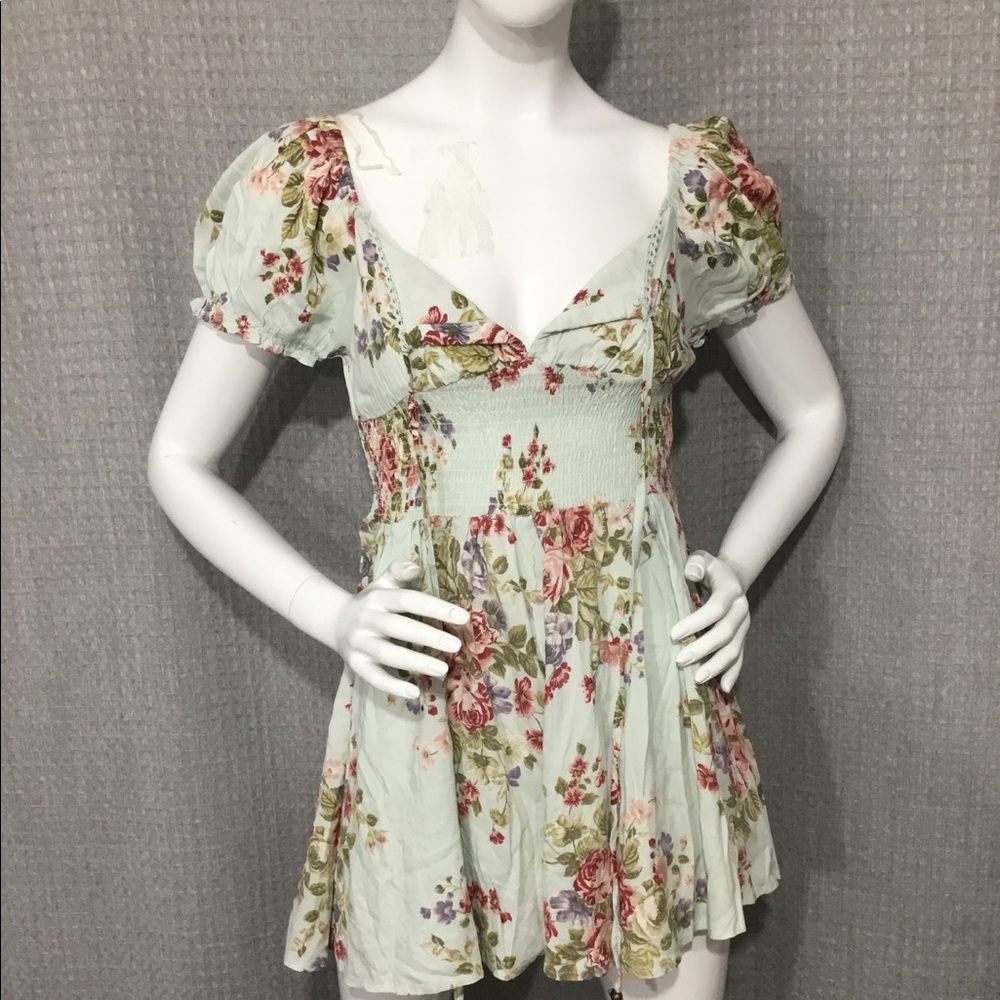 Angie’s women’s Twisted Front pickaboo size m #553
